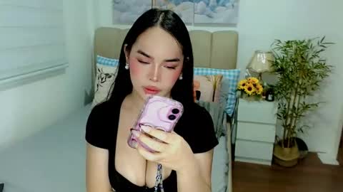 Snapshot of tspearlofasia chatting on 01-06-26, 06:06 Graciella online show from 01-06-26, 06:06