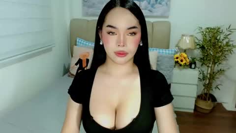 Snapshot of tspearlofasia chatting on 01-07-26, 07:00 Graciella online show from 01-07-26, 07:00