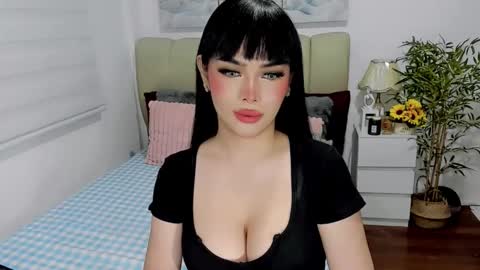 Snapshot of tspearlofasia chatting on 02-02-26, 08:46 Graciella online show from 02-02-26, 08:46