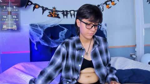 Snapshot of tsuki_maru chatting on 10-17-25, 08:33 Maru online show from 10-17-25, 08:33