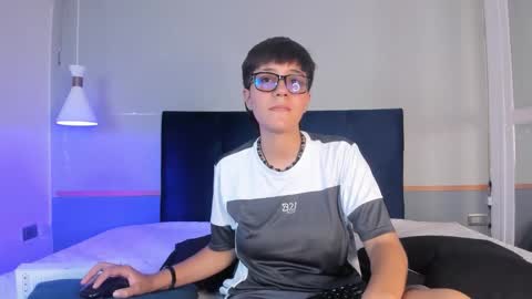 Snapshot of tsuki_maru chatting on 11-16-25, 08:36 Maru online show from 11-16-25, 08:36