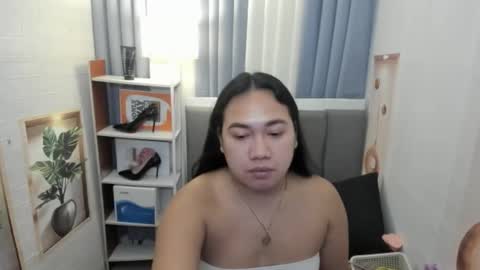 Karen Oquio online show from 12-15-25, 04:55