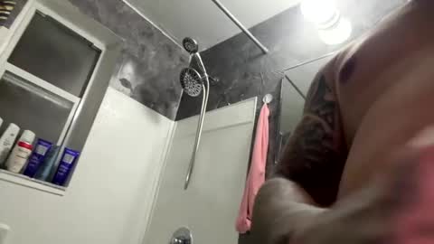 Snapshot of tuvo611077 chatting on 01-03-25, 02:54 tuvo611077 online show from 01-03-25, 02:54