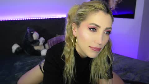 Snapshot of tweety_twist chatting on 12-22-24, 10:25 MayCarrey online show from 12-22-24, 10:25