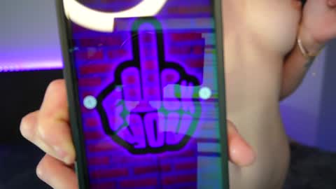 Snapshot of tweety_twist chatting on 01-04-25, 12:37 MayCarrey online show from 01-04-25, 12:37