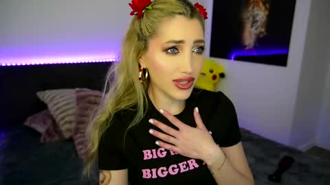 Snapshot of tweety_twist chatting on 02-11-25, 09:35 MayCarrey online show from 02-11-25, 09:35