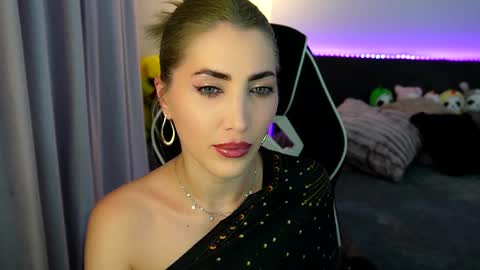 Snapshot of tweety_twist chatting on 01-13-26, 09:42 MayCarrey online show from 01-13-26, 09:42