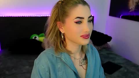 Snapshot of tweety_twist chatting on 01-18-26, 10:24 MayCarrey online show from 01-18-26, 10:24