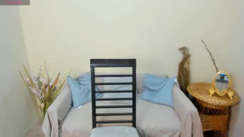 Snapshot of twelveeek chatting on 12-21-25, 04:14 Angus online show from 12-21-25, 04:14