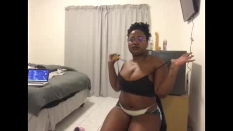 Snapshot of twerkingtemptress chatting on 05-28-26, 01:25 Twerking Temptress online show from 05-28-26, 01:25