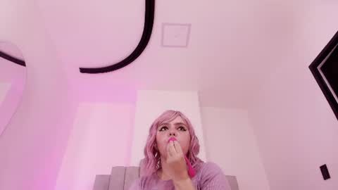 Snapshot of twiggy_sw chatting on 07-14-26, 03:00 Twiggy online show from 07-14-26, 03:00