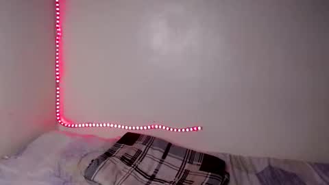 Snapshot of twilight_rose chatting on 11-14-25, 08:46 Twillight online show from 11-14-25, 08:46