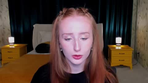 Snapshot of twilightserenade chatting on 10-17-25, 11:13 twilightserenade online show from 10-17-25, 11:13