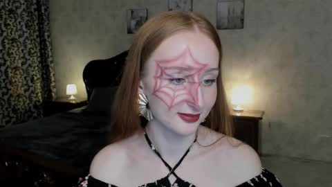 Snapshot of twilightserenade chatting on 10-30-25, 11:33 twilightserenade online show from 10-30-25, 11:33