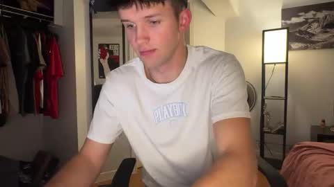 Snapshot of twink2048 chatting on 12-16-25, 01:32 twink2048 online show from 12-16-25, 01:32