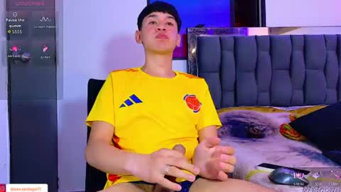 Snapshot of twink_daren chatting on 07-03-26, 06:58 Mr Daren online show from 07-03-26, 06:58