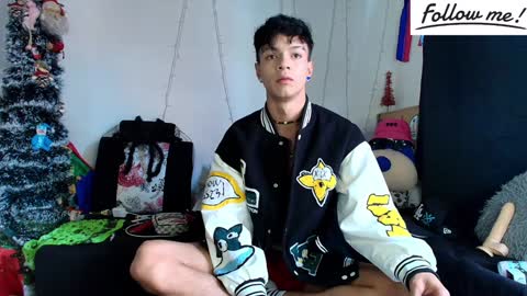 Snapshot of twink_sebas_ chatting on 12-25-24, 02:56 Bad boy sebastian online show from 12-25-24, 02:56