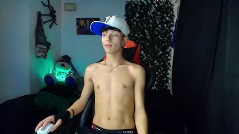 Snapshot of twink_sebas_ chatting on 02-09-25, 12:39 Bad boy sebastian online show from 02-09-25, 12:39