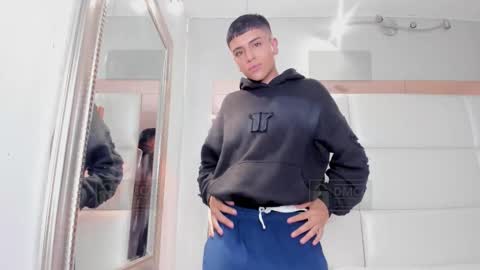 Snapshot of twinkie_aiden18 chatting on 03-19-26, 01:42 AIDEN online show from 03-19-26, 01:42