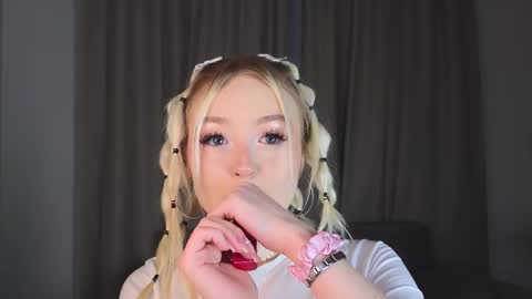 twinklefluff online show from 11-26-25, 04:08