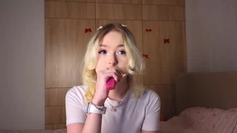 twinklefluff online show from 02-15-26, 04:03