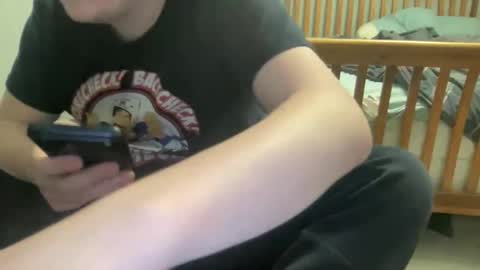 Snapshot of twinkmikexxx12 chatting on 06-01-26, 01:40 mike online show from 06-01-26, 01:40