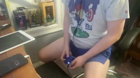 Snapshot of twinkmikexxx12 chatting on 07-15-26, 01:22 mike online show from 07-15-26, 01:22