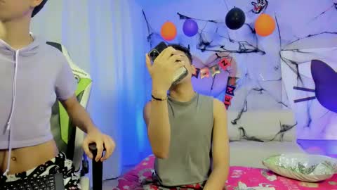Snapshot of twinks_boys_ chatting on 10-21-25, 04:13 JHOAN LIAM ZACARIAS online show from 10-21-25, 04:13