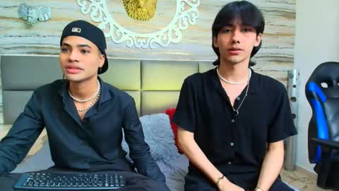 Snapshot of twinslovers_ chatting on 09-09-25, 09:47 twinslovers_ online show from 09-09-25, 09:47