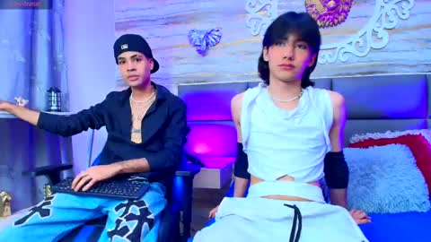 Snapshot of twinslovers_ chatting on 09-11-25, 07:47 twinslovers_ online show from 09-11-25, 07:47