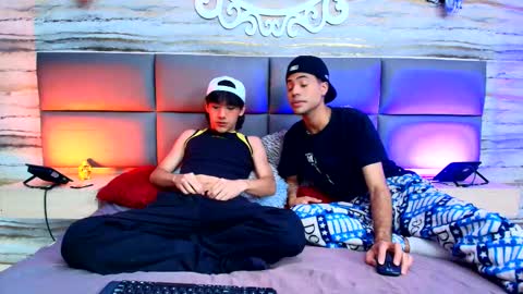 Snapshot of twinslovers_ chatting on 09-18-25, 07:49 twinslovers_ online show from 09-18-25, 07:49