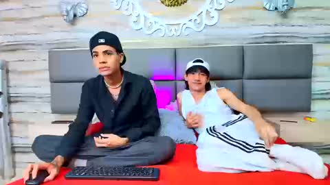 Snapshot of twinslovers_ chatting on 09-23-25, 08:34 twinslovers_ online show from 09-23-25, 08:34