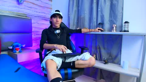 Snapshot of twinslovers_ chatting on 10-08-25, 04:32 twinslovers_ online show from 10-08-25, 04:32