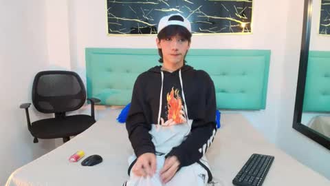 Snapshot of twinslovers_ chatting on 10-09-25, 04:43 twinslovers_ online show from 10-09-25, 04:43