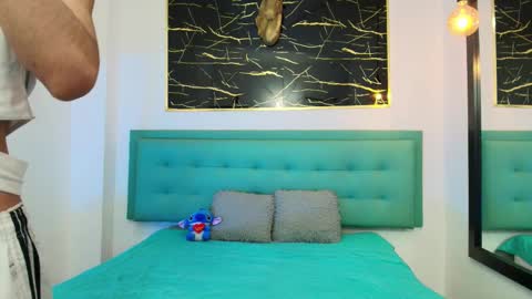 Snapshot of twinslovers_ chatting on 10-11-25, 05:17 twinslovers_ online show from 10-11-25, 05:17