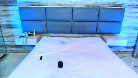 Snapshot of twinslovers_ chatting on 10-21-25, 11:49 twinslovers_ online show from 10-21-25, 11:49