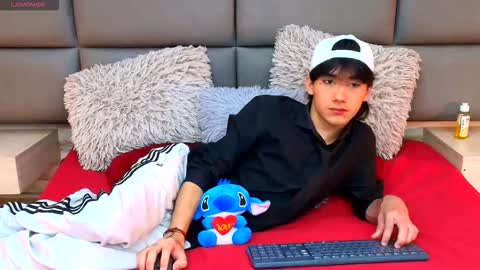 Snapshot of twinslovers_ chatting on 10-24-25, 12:52 twinslovers_ online show from 10-24-25, 12:52