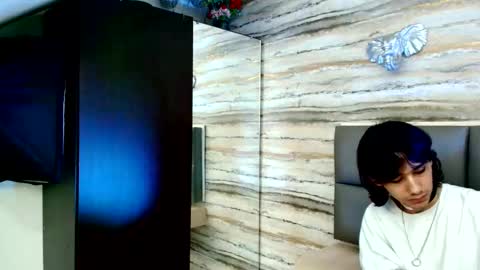 Snapshot of twinslovers_ chatting on 11-17-25, 01:44 twinslovers_ online show from 11-17-25, 01:44