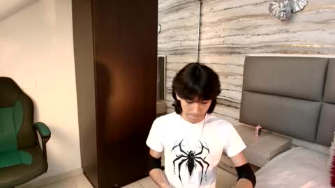 Snapshot of twinslovers_ chatting on 11-27-25, 04:03 twinslovers_ online show from 11-27-25, 04:03