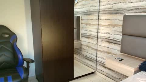 Snapshot of twinslovers_ chatting on 12-15-25, 03:33 twinslovers_ online show from 12-15-25, 03:33