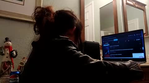 Snapshot of twistedlilpunk chatting on 12-28-24, 09:09 twistedlilpunk online show from 12-28-24, 09:09