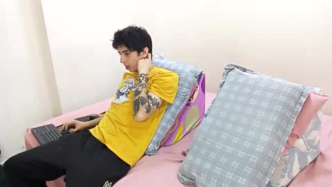 Snapshot of two_souls69 chatting on 12-18-25, 06:14 Matt online show from 12-18-25, 06:14