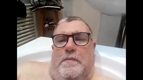 twohats2810 online show from 01-08-26, 07:27