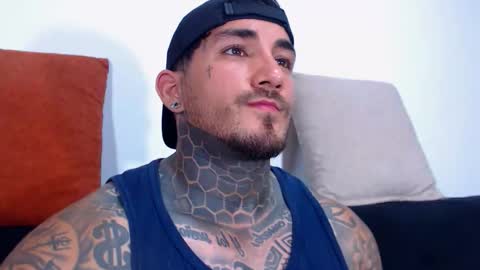 Snapshot of twonaugthy77 chatting on 09-30-25, 07:08 Angel online show from 09-30-25, 07:08