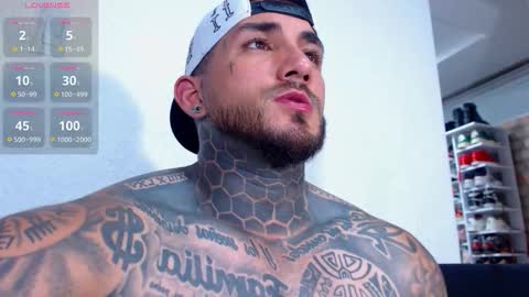 Snapshot of twonaugthy77 chatting on 11-17-25, 02:39 Angel online show from 11-17-25, 02:39