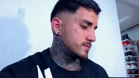 Snapshot of twonaugthy77 chatting on 12-02-25, 03:01 Angel online show from 12-02-25, 03:01