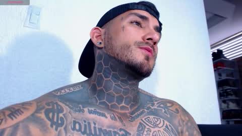 Snapshot of twonaugthy77 chatting on 12-04-25, 07:33 Angel online show from 12-04-25, 07:33