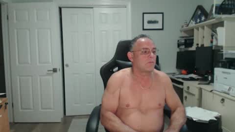 Snapshot of twopeopleinlove chatting on 11-18-25, 11:25 Twopeopleinlove online show from 11-18-25, 11:25