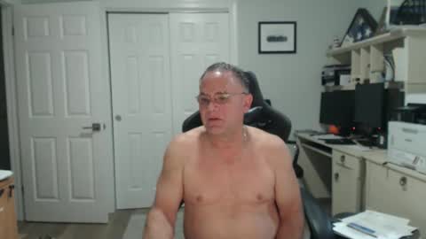 Snapshot of twopeopleinlove chatting on 11-25-25, 11:21 Twopeopleinlove online show from 11-25-25, 11:21