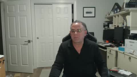 Snapshot of twopeopleinlove chatting on 12-01-25, 10:53 Twopeopleinlove online show from 12-01-25, 10:53